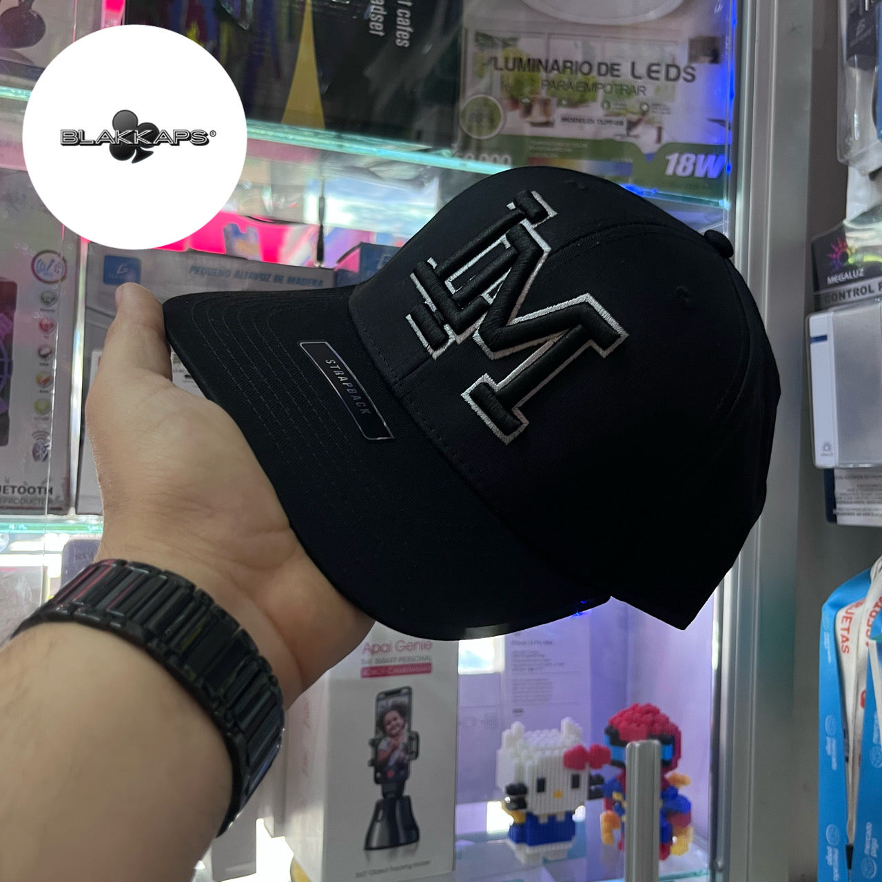 Gorra Negra PANTERA ROSA Bordada 3D BLAKKAPS®♣️ – DELED Electronica y  Accesorios